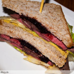 sandwich-mit-rehruecken-salat-dijonsenf-und-wilden-preiselbeeren sandwich-mit-rehruecken-salat-dijonsenf-und-wilden-preiselbeeren