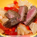 Pomelosalat mit Paprika und Rinderstreifchen