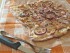 Rezept: Flammkuchen klassisch mit Speck und Zwiebeln