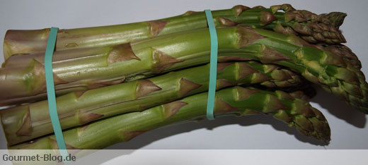 Spargel mit Lardo und Drillingen