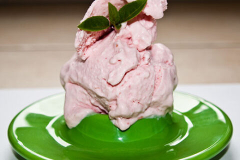 Himbeereis mit Joghurt