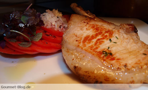 kotelett-vom-iberico-tomatensalat1