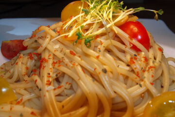 Nudeln mit Kirschtomaten