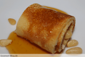 Pfannkuchenrollen mit Blütenhonig