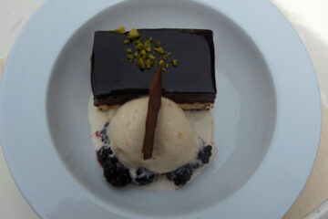 Valrhona Kuchen mit Vanilleeis