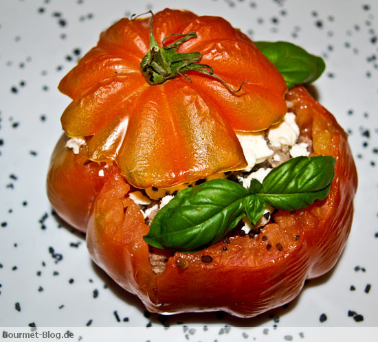 Gefüllte Ochsenherz - Tomaten mit Feta und Kräuter-Tartar