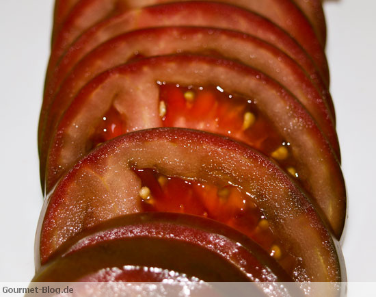 kumato-tomaten-aufgeschnitten