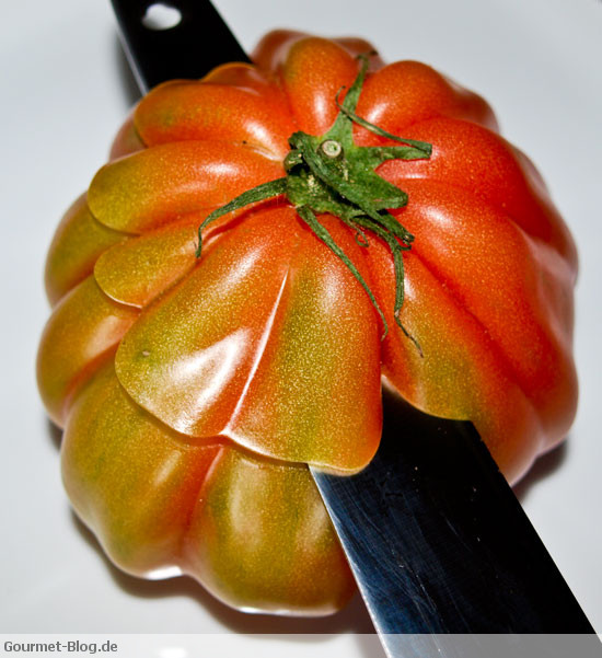 Gefüllte Ochsenherz - Tomaten mit Feta und Kräuter-Tartar