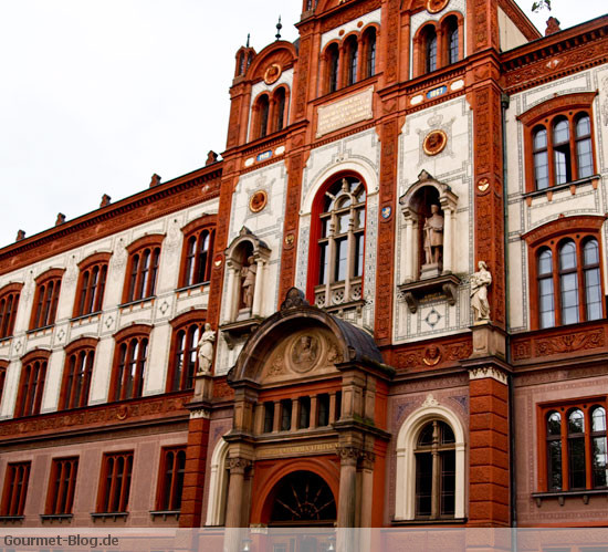 hauptgebaude-der-universitaet-rostock