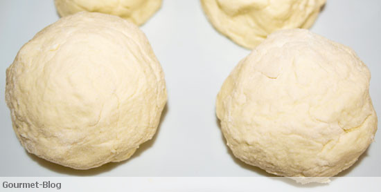 marillenknodel-teig-geformet-knodel