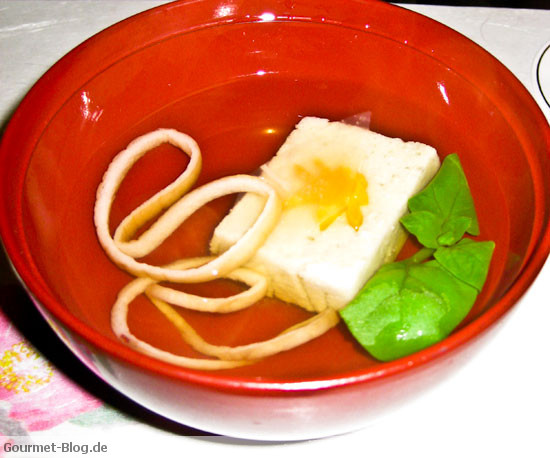 nudelsuppe-mit-leckerem-tofu-salat