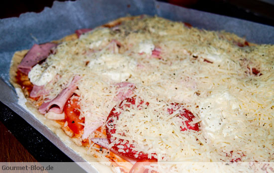 Pizza mit Schinken und Salami - Pizza Prosciutto e Salami