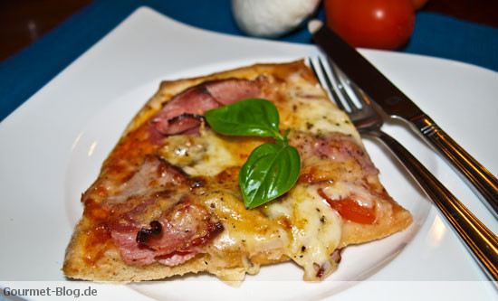 Pizza mit Schinken und Salami - Pizza Prosciutto e Salami