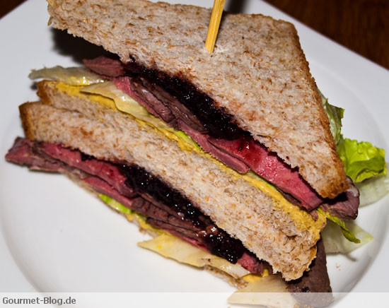 Sandwich: Vollkorntoast mit Rehrücken - Salat - Dijonsenf und wilden ...