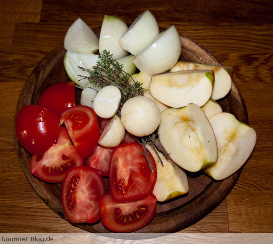 Hühnchenpfanne vom Bio - Huhn mit Apfelspalten - Gemüsezwiebeln und ...