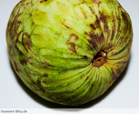 cherimoya-von-vorn-fotografiert-cherimoya