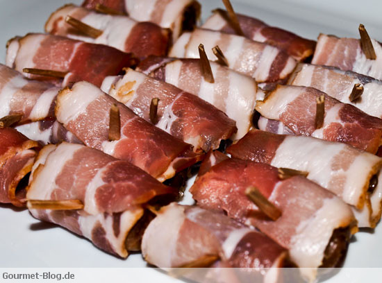 datteln-im-speckmantel-fertig-gerollt