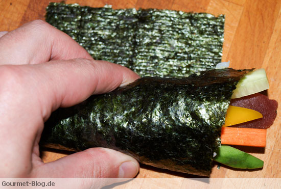 temaki-suhi-vollstaendig-aufrollen-sushi-rollen