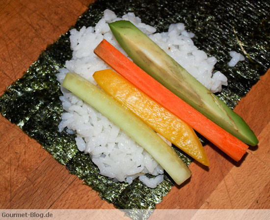 temaki-sushi-noriblatt-mit-reis-gemuese