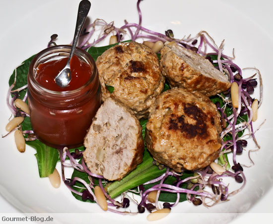 Kalbsbällchen gefüllt mit Pinienkernen - leckeres aus Kalbshackfleisch