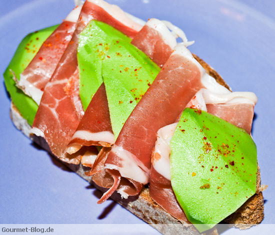 brotzeit-mit-parmaschinken-und-avocado