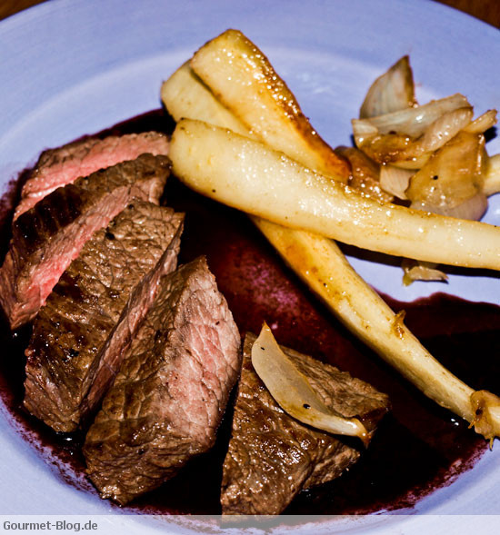 Rinderbraten mit Barolosauce und Petersiliengemüse