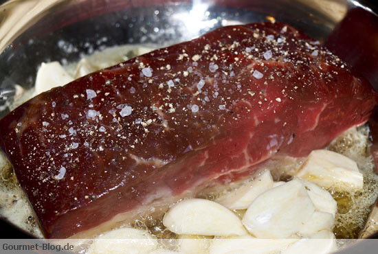 roastbeef-mit-gewuerzen-anbraten