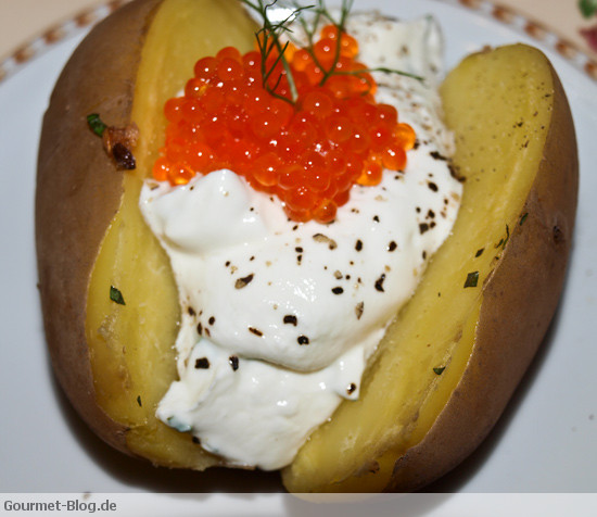 backkartoffel-mit-quark-und-kaviar