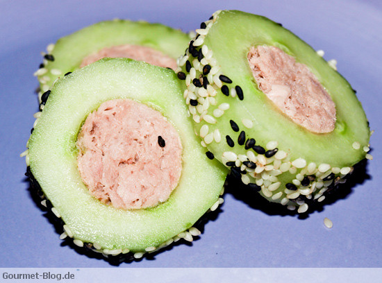 gurkenroellchen-gefuellt-mit-thunfisch