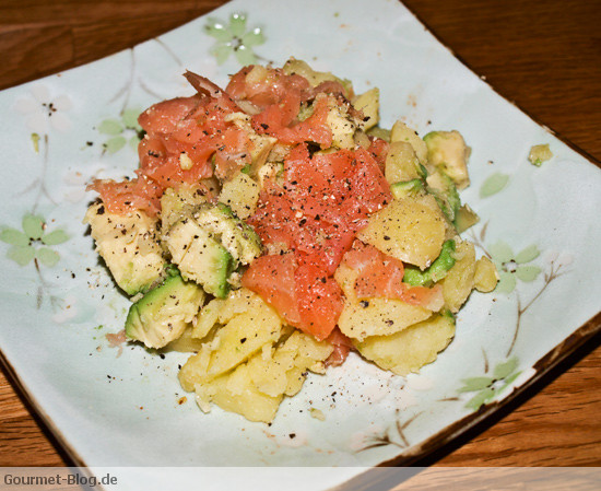 Kartoffelsalat: Kartoffelsalat mit Lachs und Avocado