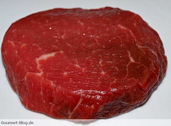 rindersteak-aus-der-keule-geschnitten
