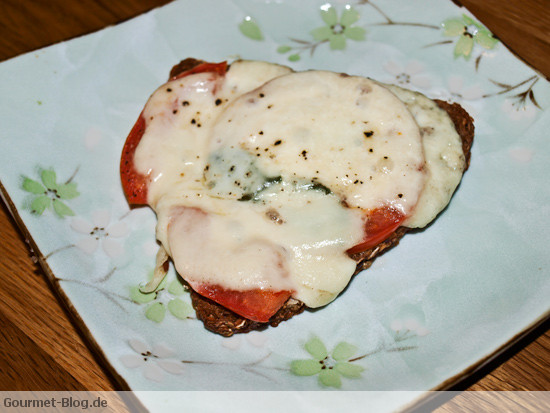 tomatenbrot-mit-mozzarella-überbacken