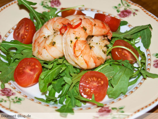 Rucola-Kirschtomaten Salat mit Chiligarnelen
