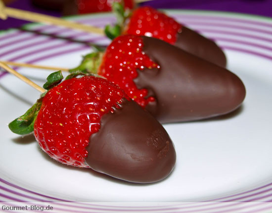 Erdbeeren mit Schokolade - Schokoerdbeeren!