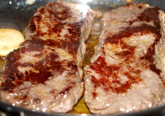 Fleisch anbraten