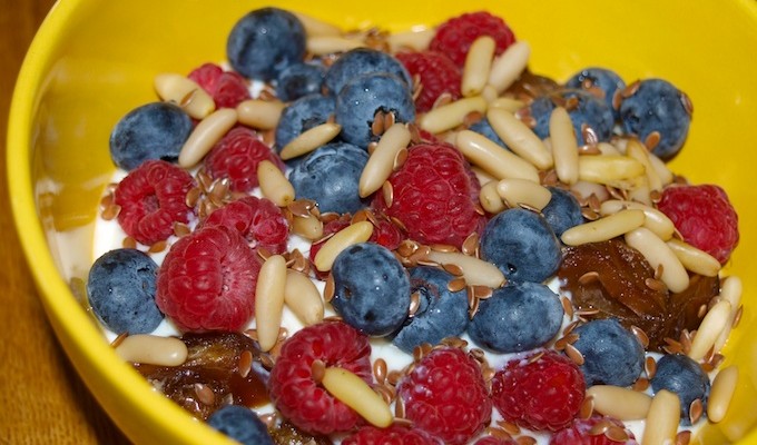 himbeer-müsli-mit-sojajoghurt