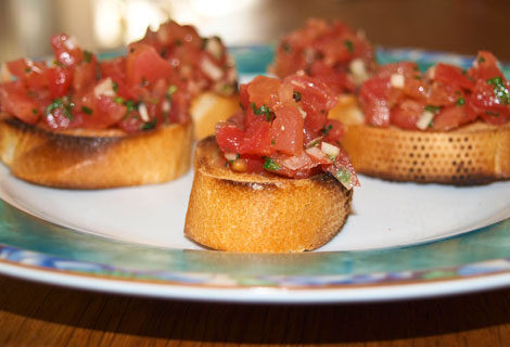 Bruschetta zuzubereiten geht ganz einfach