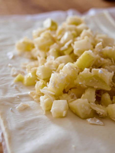 Rezept: Einfacher Apfelstrudel mit Mandeln