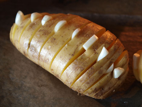 Hasselback Potatoes mit Knoblauch