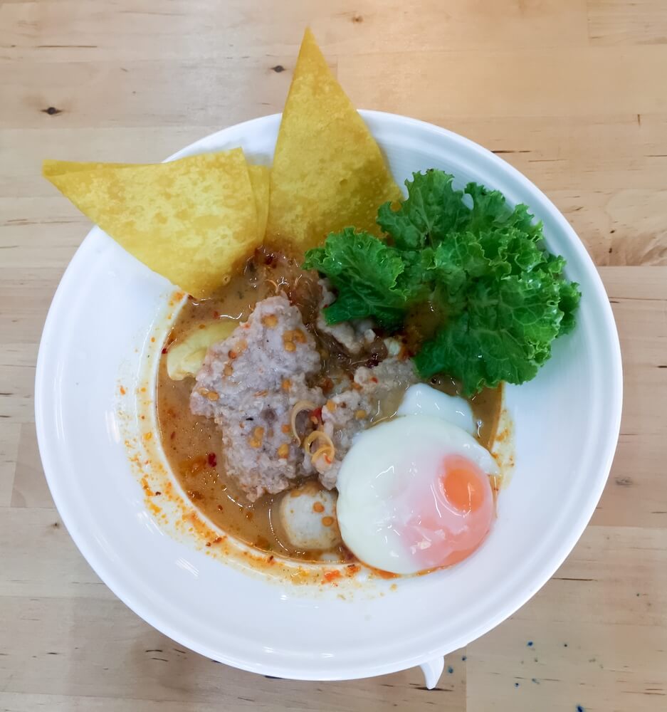 Onsen Ei mit thailändischen Zutaten