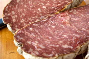 Knoblauchsalami ist lecker