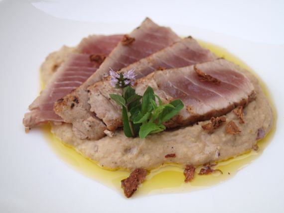 Thunfisch auf Sesam-Kichererbsen-MUs