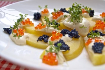 Kartoffelsalat mit Dijonsauce, Kaviar und Kresse