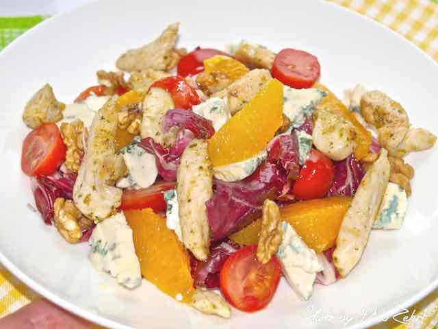 <img class="size-full wp-image-16988" title="Radiccio-Salat mit Orangen und Roquefort" src="https://www.gourmet-blog.de/wp-content/uploads/2013/05/radiccio-orangen-roquefort-salat.jpg" alt="" width="640" height="480" /> Radiccio-Salat mit Orangen und Roquefort