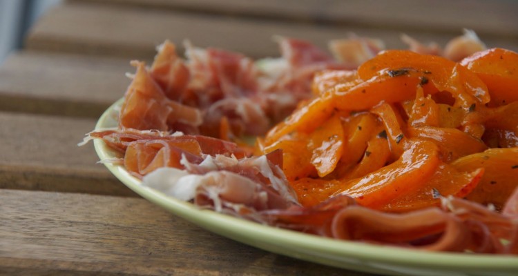 In spanischem Olivenöl marinierte Aprikosen mit Pata Negra Schinken ist ein feines Rezept, welches wir euch hier vorstellen. Zutaten, Zubereitung, Tipps!