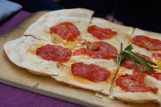 Salami-Flammkuchen - Rezept