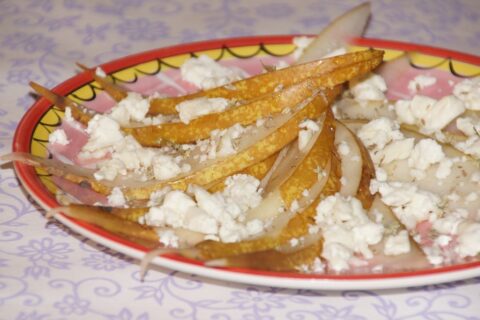 Birnen-Carpaccio mit Feta, Thymian und Honig