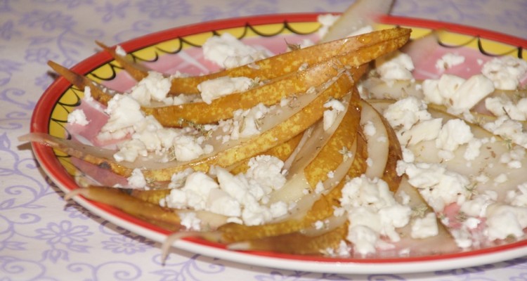 Birnen-Carpaccio mit Feta, Thymian und Honig