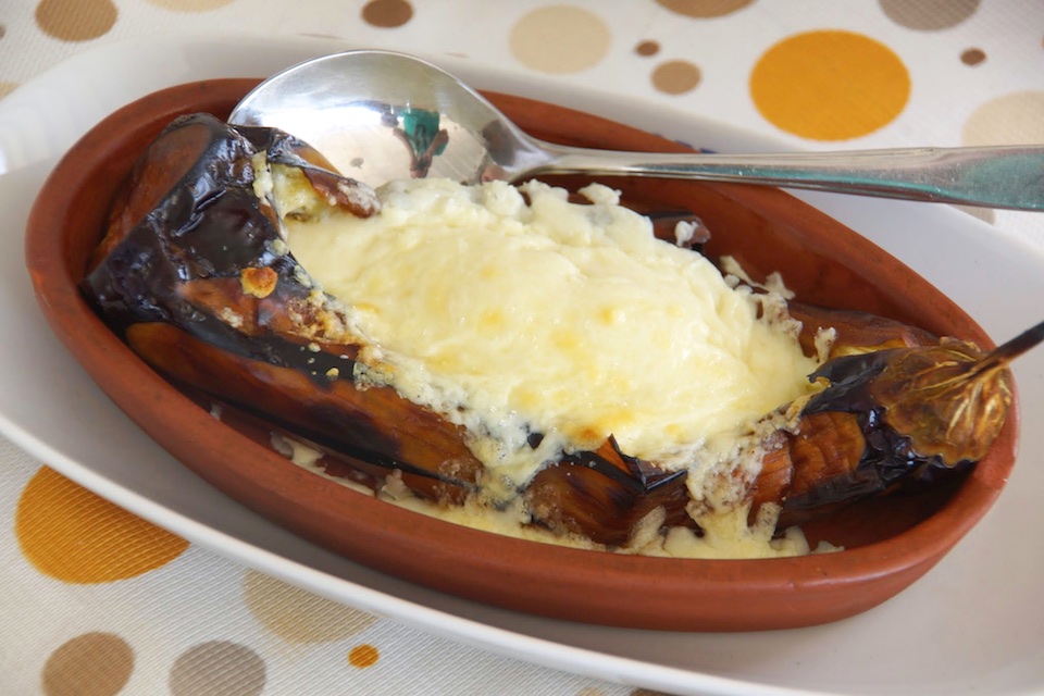 Gebackene Aubergine mit Ziegenkäse - Rezept