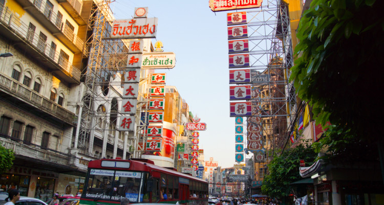 Viel Reklame in Chinatown Bangkok